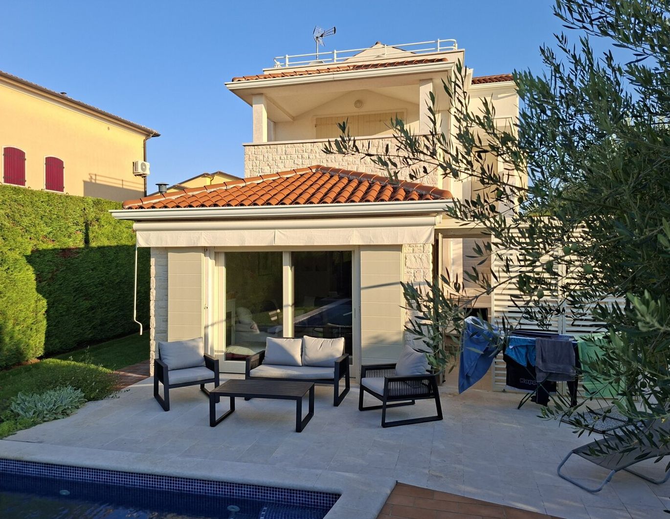 Luxuriöses Wohnen in Kroatien - Wohnhaus, Pool, Carport und Doppelgarage!