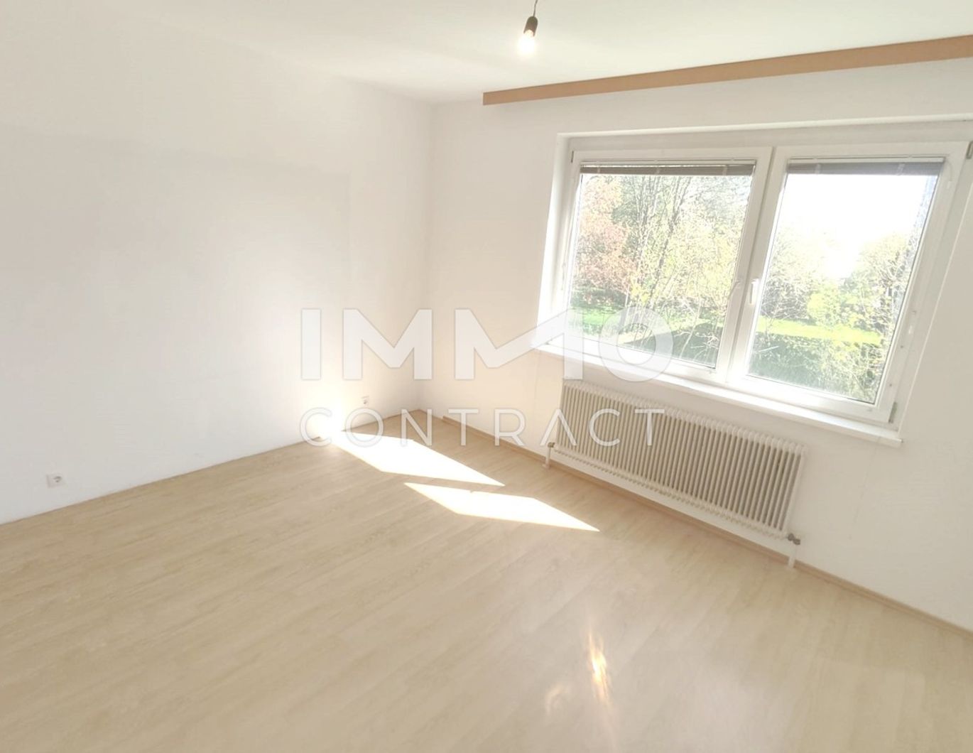 Gut geschnittene Zweizimmer-Wohnung mit Balkon und möglicher Garagenplatz - Zentrale, ruhige Lage