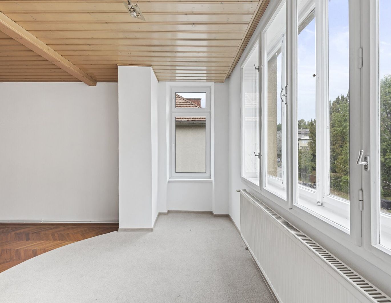 Großzügige Wohnung mit Potential (WG geeignet)