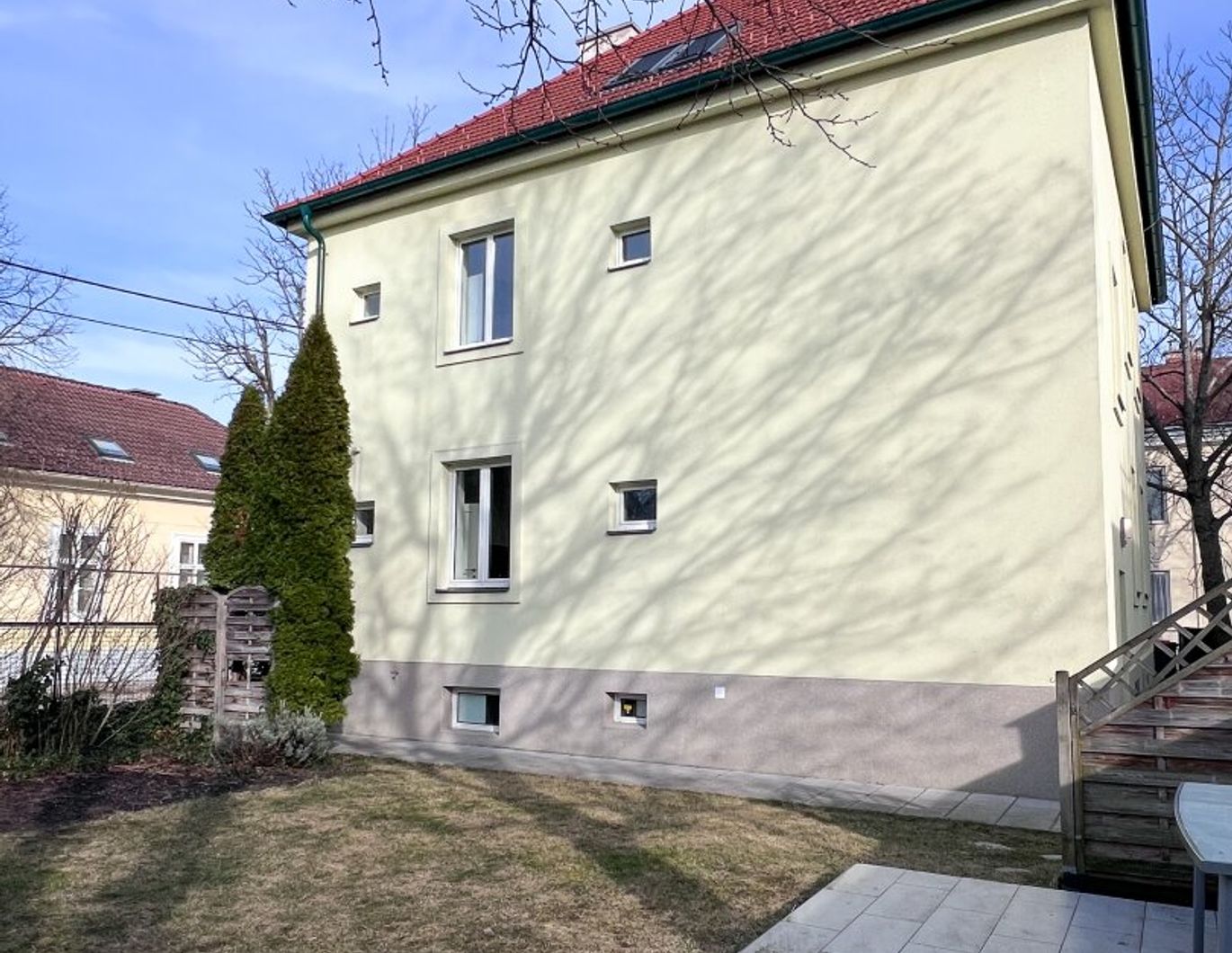 Wohnhaus mit 2 Einheiten - Wohnen und/oder Büro/Praxis