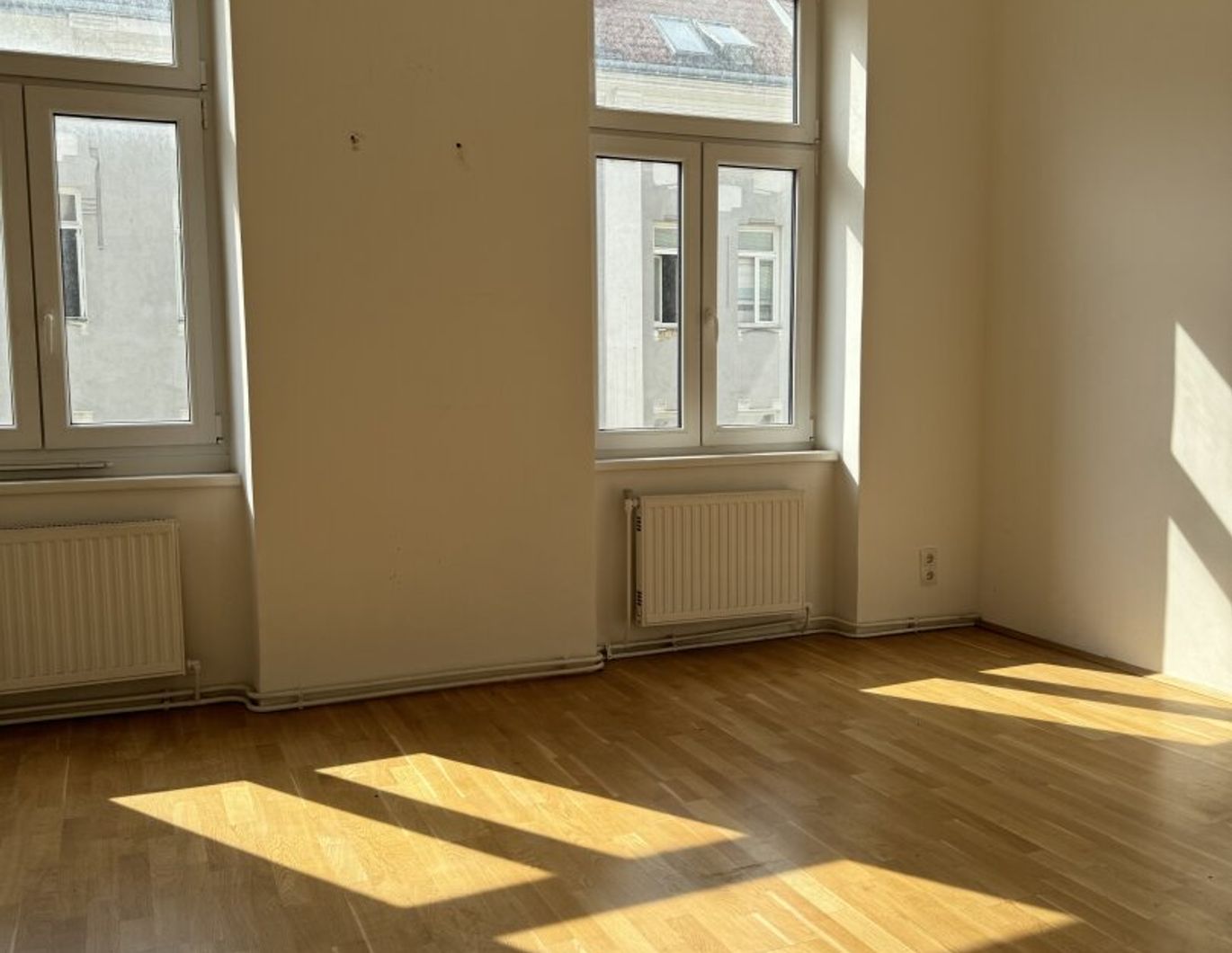 Großzügige 3-Zimmer-Altbauwohnung mit Aufzug in Toplage der Josefstadt