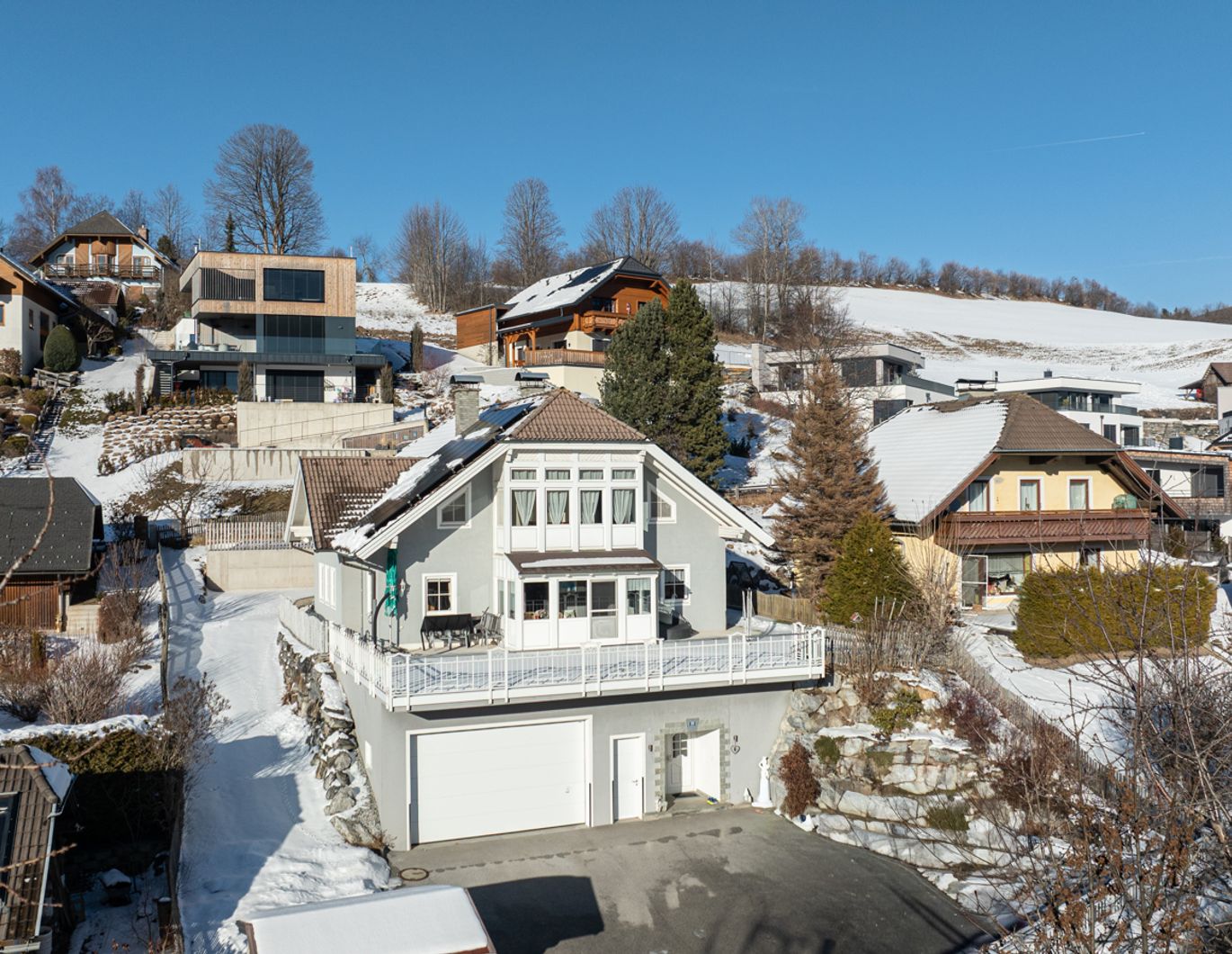 Gediegenes Einfamilienhaus mit Doppelgarage und Sonnen-Terrasse