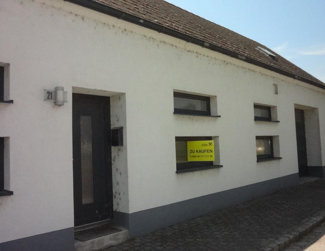 Einfamilienhaus mit Nebengebäude