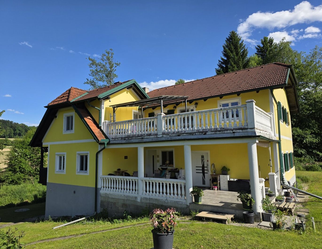 Alleinlage! Ruhiges Mehrfamilienhaus mit 2 Wohneinheiten!