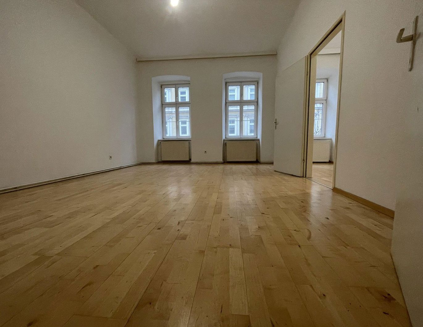 Direkt in der Brunnengasse-Fußgängerzone 2-Zimmer-Altbauwohnung