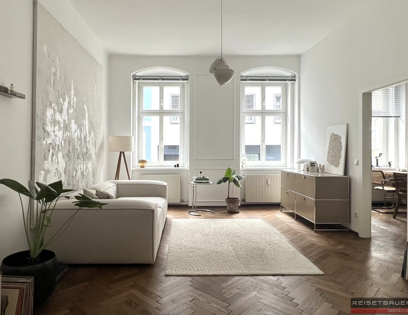 Zentrale 3-Zimmer-Altbauwohnung mit Charme und hohen Decken