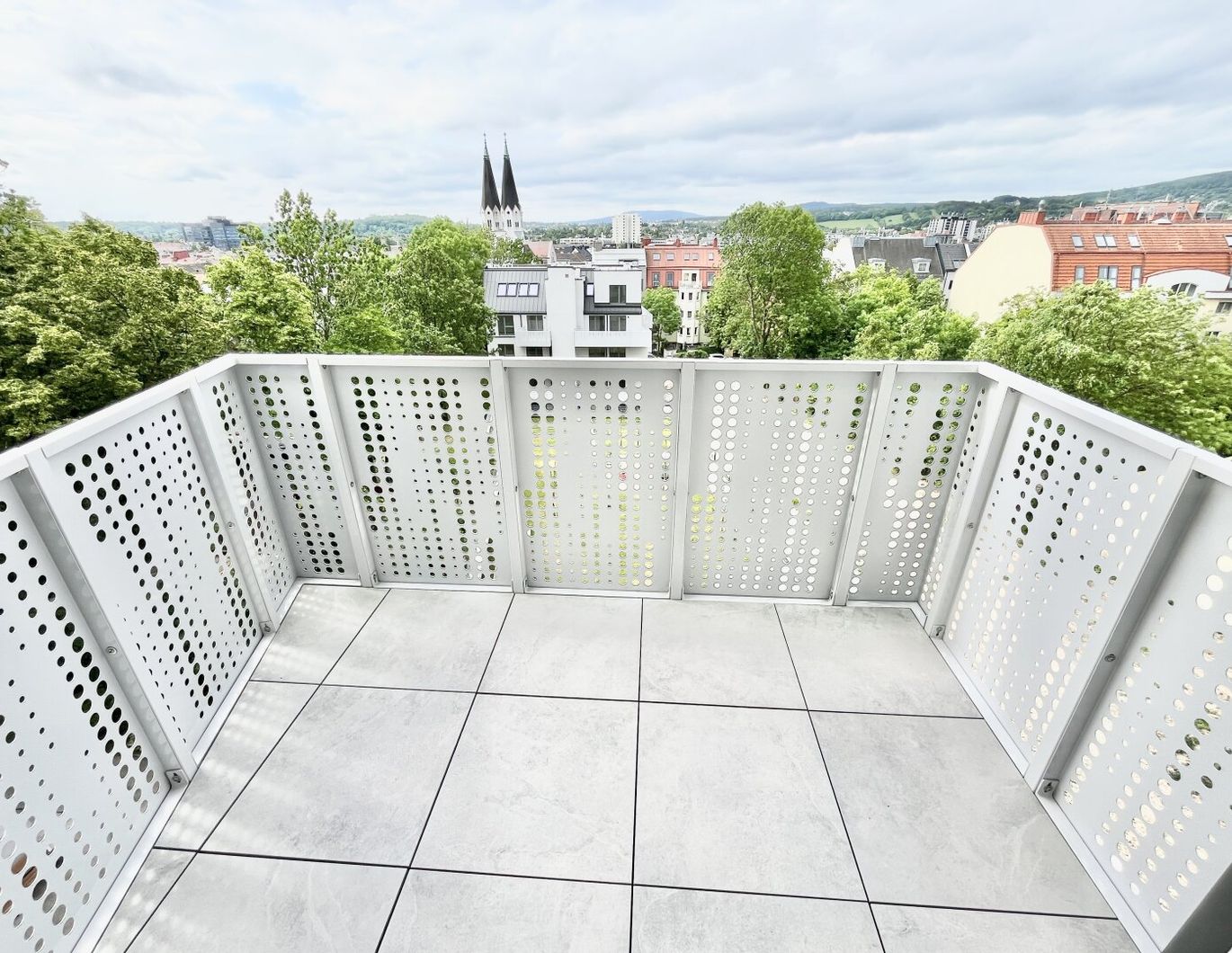 GARTENBLICK | 3 ZI ERSTBEZUG MIT BALKON + TIEFGARAGE IN 1140 WIEN