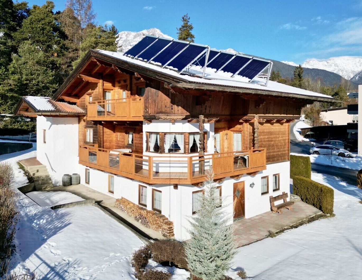 Charmantes Zweifamilienhaus mit Garten und Bergpanorama in Imst