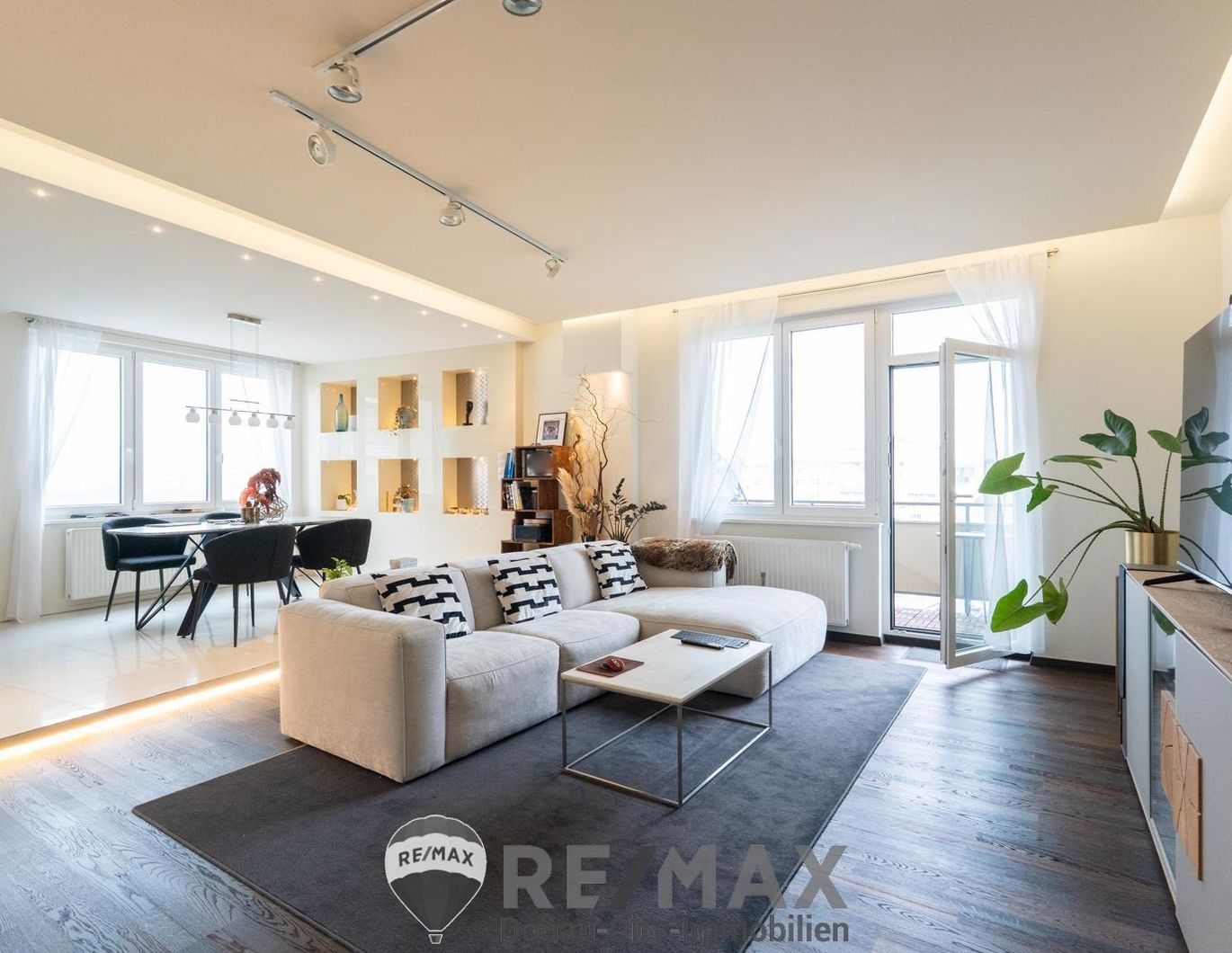 Stilvolles City Living mit Jacuzzi, 2 Balkonen und Weitblick!