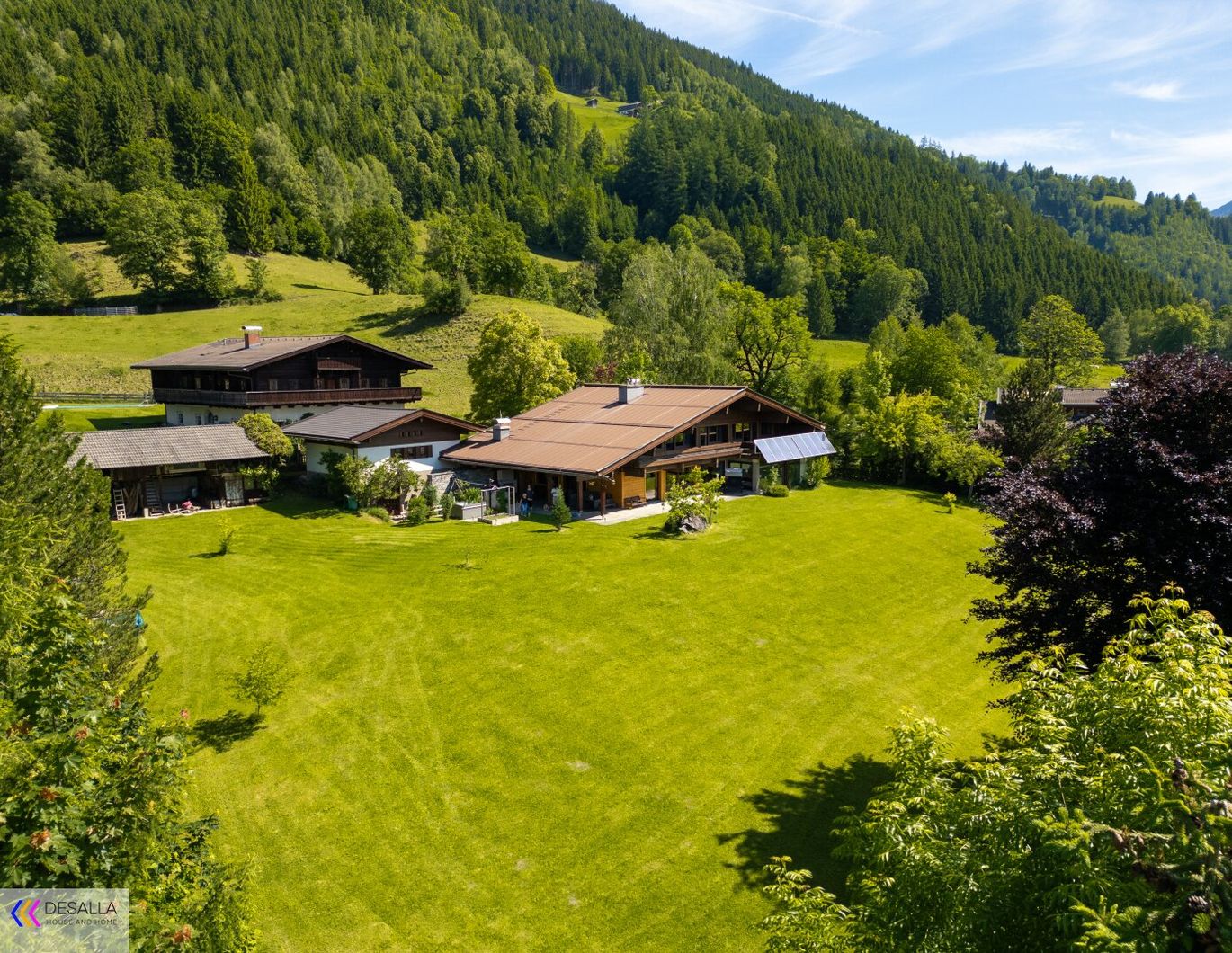 Besondere Villa in Aufhausen - Hallenbad, Kitzsteinhorn-Blick & 4.500 m² Gartenidylle
