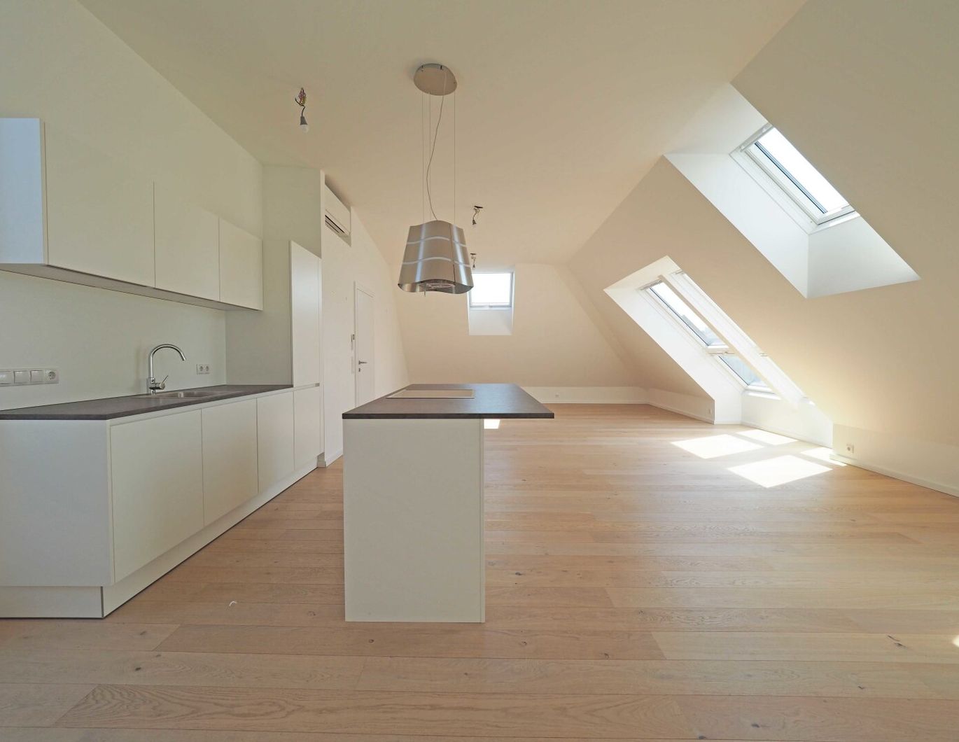 BIBERSTRASSE | AB FEBRUAR 2026 | moderne 3-Zimmer-Dachgeschoß-Maisonette mit Terrasse in ruhiger Innenstadtlage | U3 Stubentor