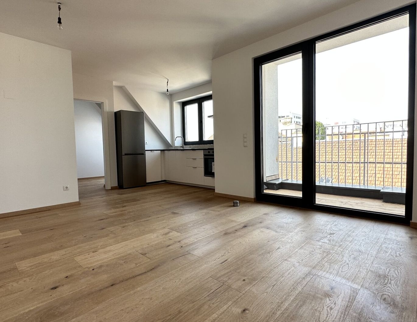ZWEITBEZUG: 3-Zimmer-Wohnung mit Loggia in der Varnhagengasse