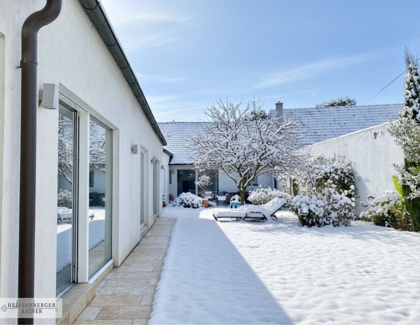 MODERN SANIERTES WINZERHAUS MIT UNEINSEHBAREM ATRIUMGARTEN /// PRIVATSPHÄRE, TRADITION & GROSSES ERWEITERUNGSPOTENTIAL