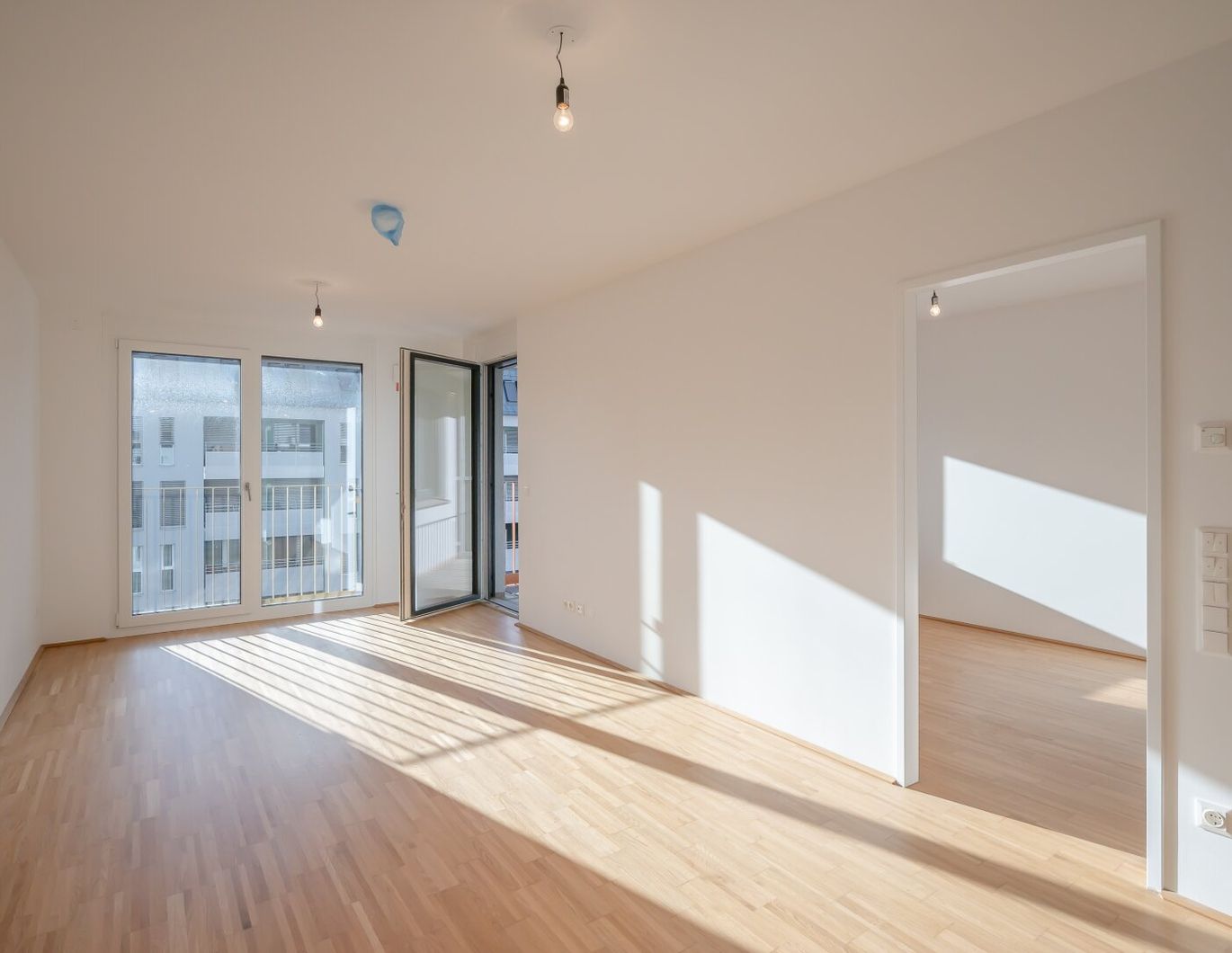 Hofruhelage: Moderne 2-Zimmer Wohnung mit Loggia nahe Donau