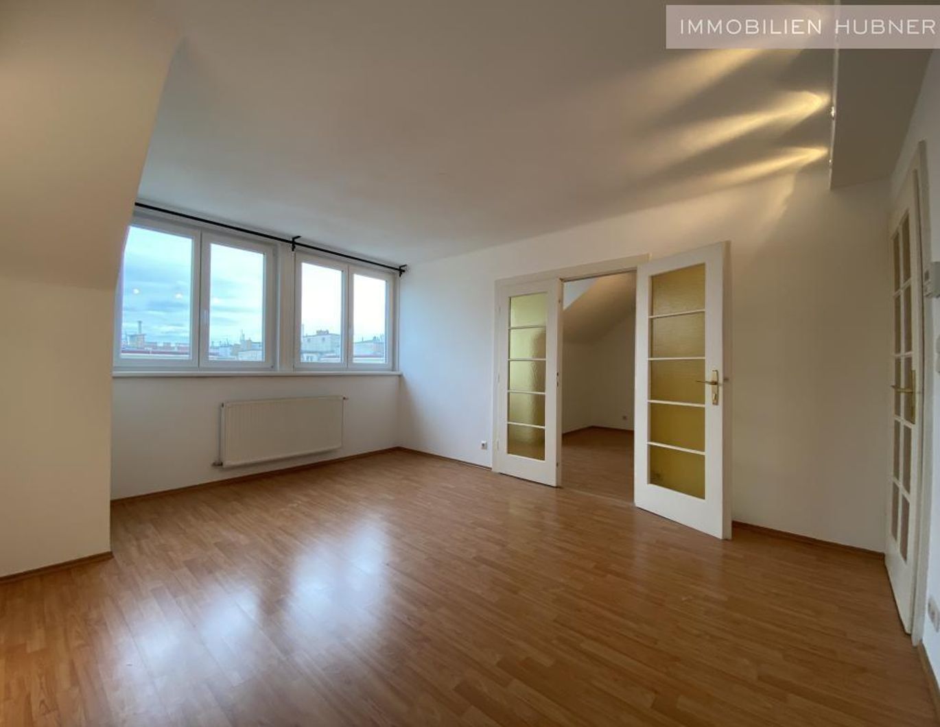 Elegante Dachgeschosswohnung im Botschaftsviertel - beim Belvedere, mit Hofruhelage