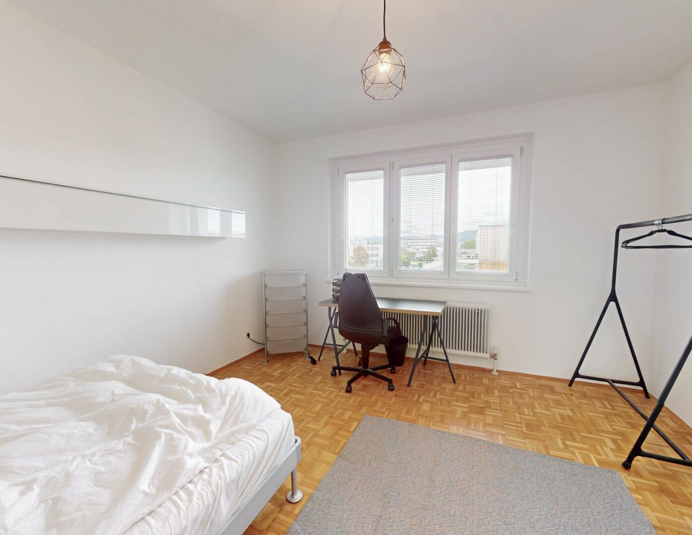 WG-ZIMMER in 3er-STUDENTEN-WG mit AUßENFLÄCHE (550,- Warmmiete Gesamt)