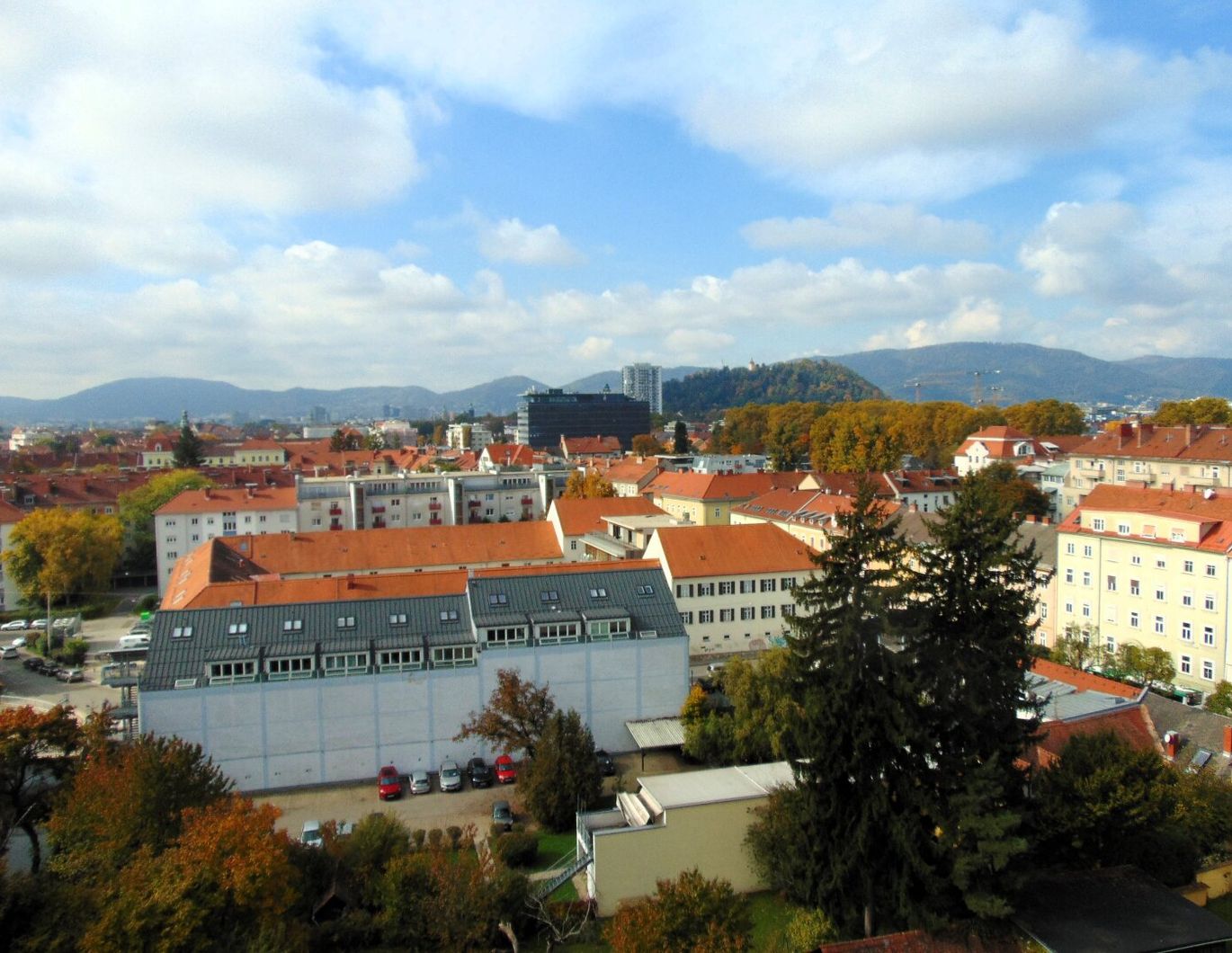 Wunderbare Aussicht! Sehr schön sanierte 4 Zimmer-Küche Wohnung Nähe LKH!