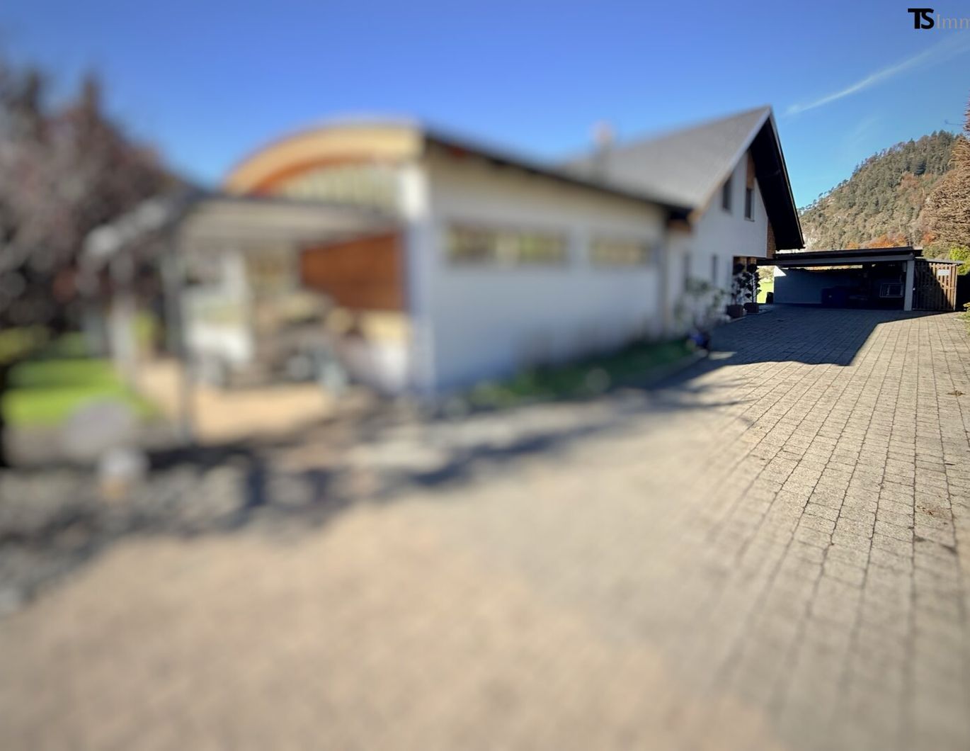 Nüziders: Einfamilienhaus mit Garten - Diskrete-Premium-Immobilie in Nüziders - Wohnjuwel mit Wintergarten, Wellnessbereich & Traumgarten