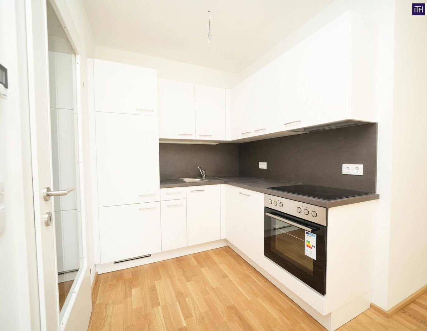 WORAUF WARTEN!!! Traumhafte 2-Zimmer-Wohnung mit sonnigem Balkon, edler Tischlerküche und Tiefgaragenplatz - Erstbezug in bester Lage!