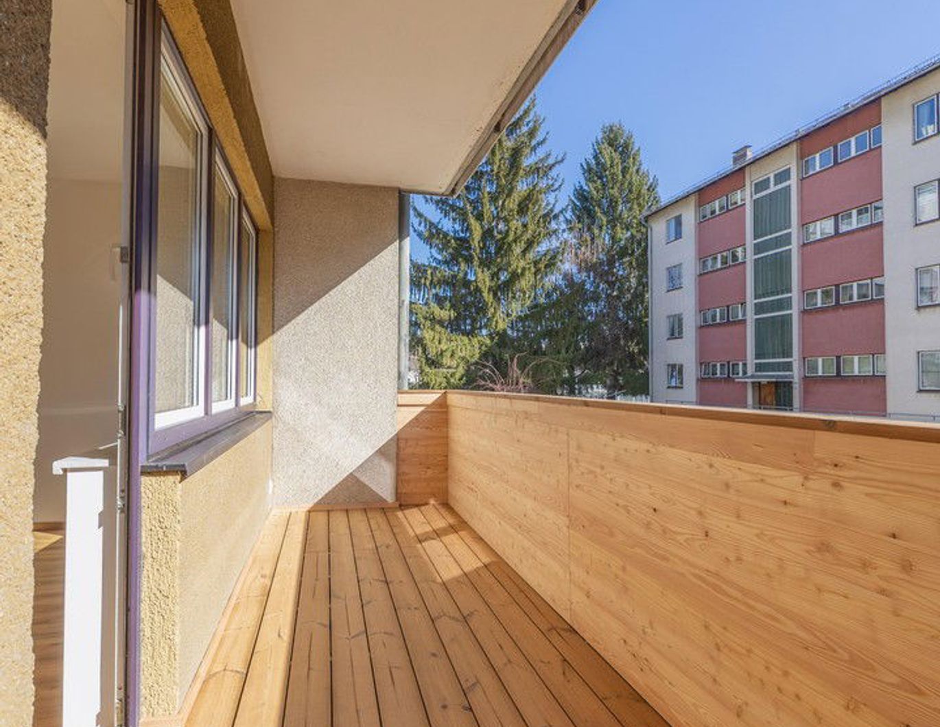 Kernsanierte 2 Zimmer Wohnung mit Garage und Loggia! - provisionsfrei