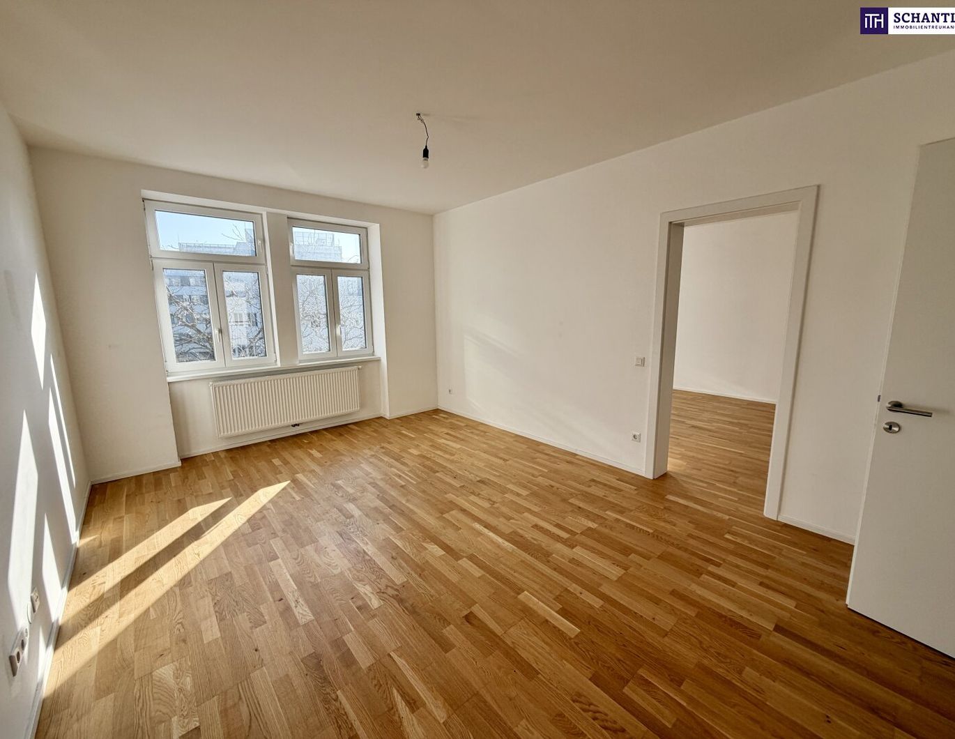 Das ist einzigartig! - Top 2,5 Zimmer Altbauwohnung mit Balkon und 32 m² Dachterrasse!