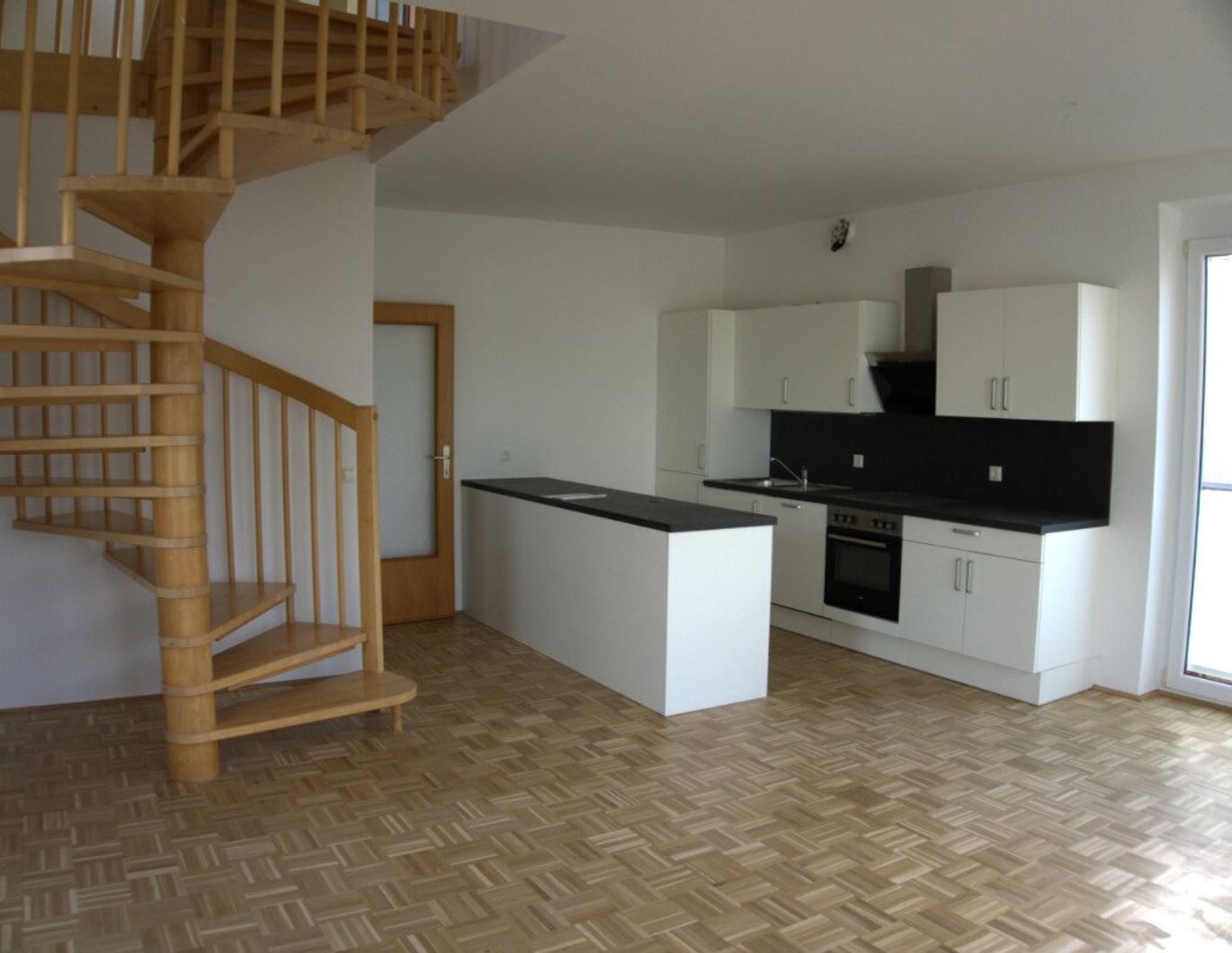 WOHNEN ÜBER 2 ETAGEN IN ENNS - 2 BALKONE UND MÖBLIERTE KÜCHE MIT GANZ VIEL WOHLFÜHLFAKTOR