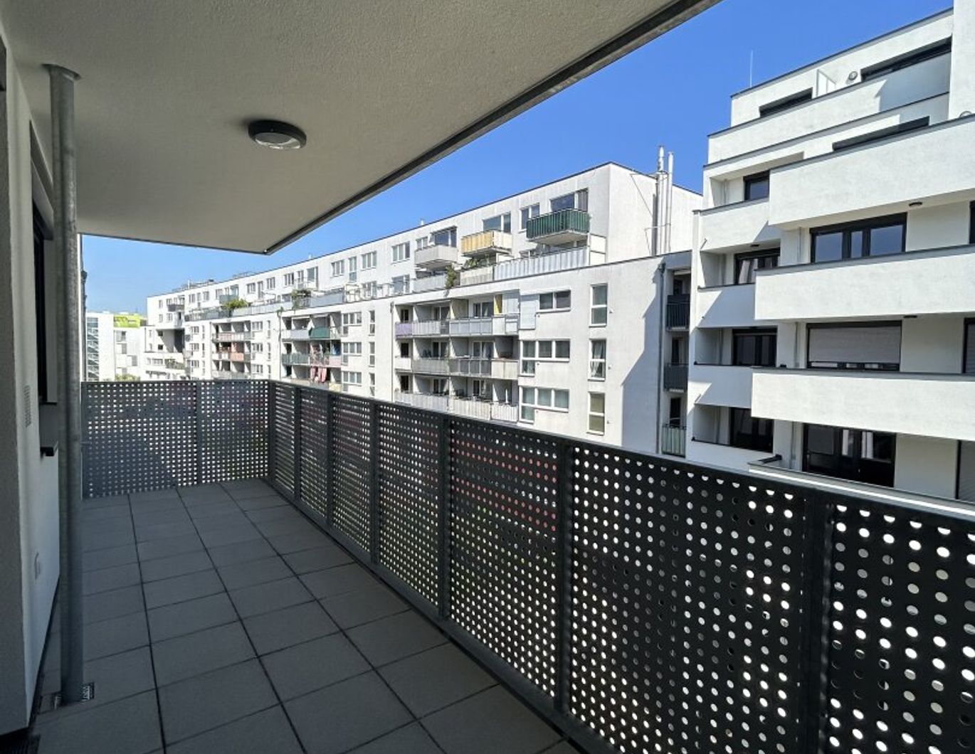 Traumhafte Terrassenwohnung in 1230 Wien - Erstbezug mit Balkon und Garage!