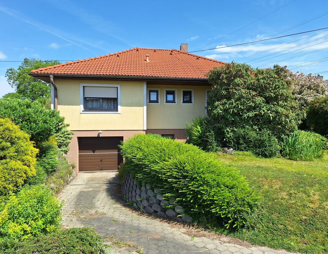 Mehrfamilienhaus in Kleinhain - zwei separate Eingänge vorhanden