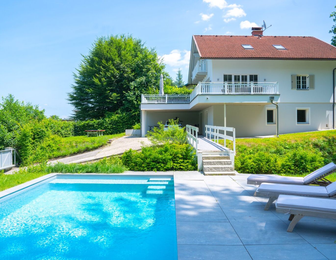 VELDEN - 700 qm Strand & traumhafte SEEBLICKVILLA mit Outdoorpool in idyllischer Waldrandlage am WÖRTHERSEE