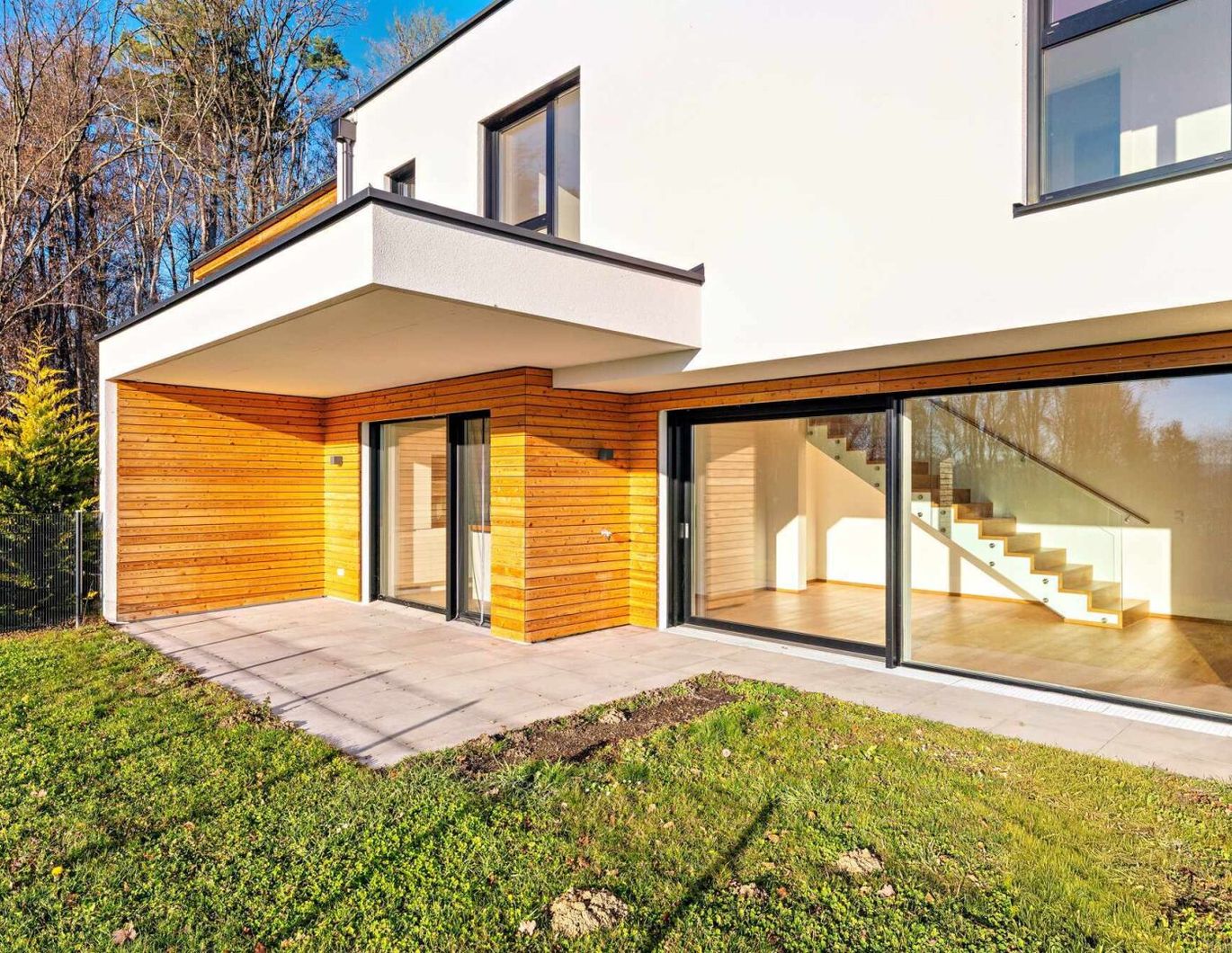 Hochwertige, lichtdurchflutete Doppelhaushälfte mit grandiosem Ausblick und Südwest-Garten