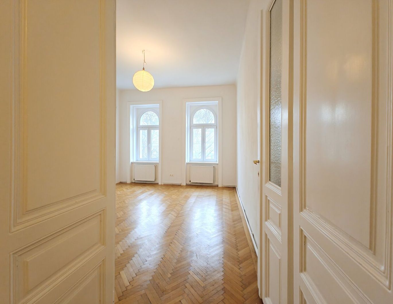 Einsiedlerpark: Herrliche Eckwohnung + Grünblick + Nachmittagssonne + 650m zur U4 + Altwien-Elemente