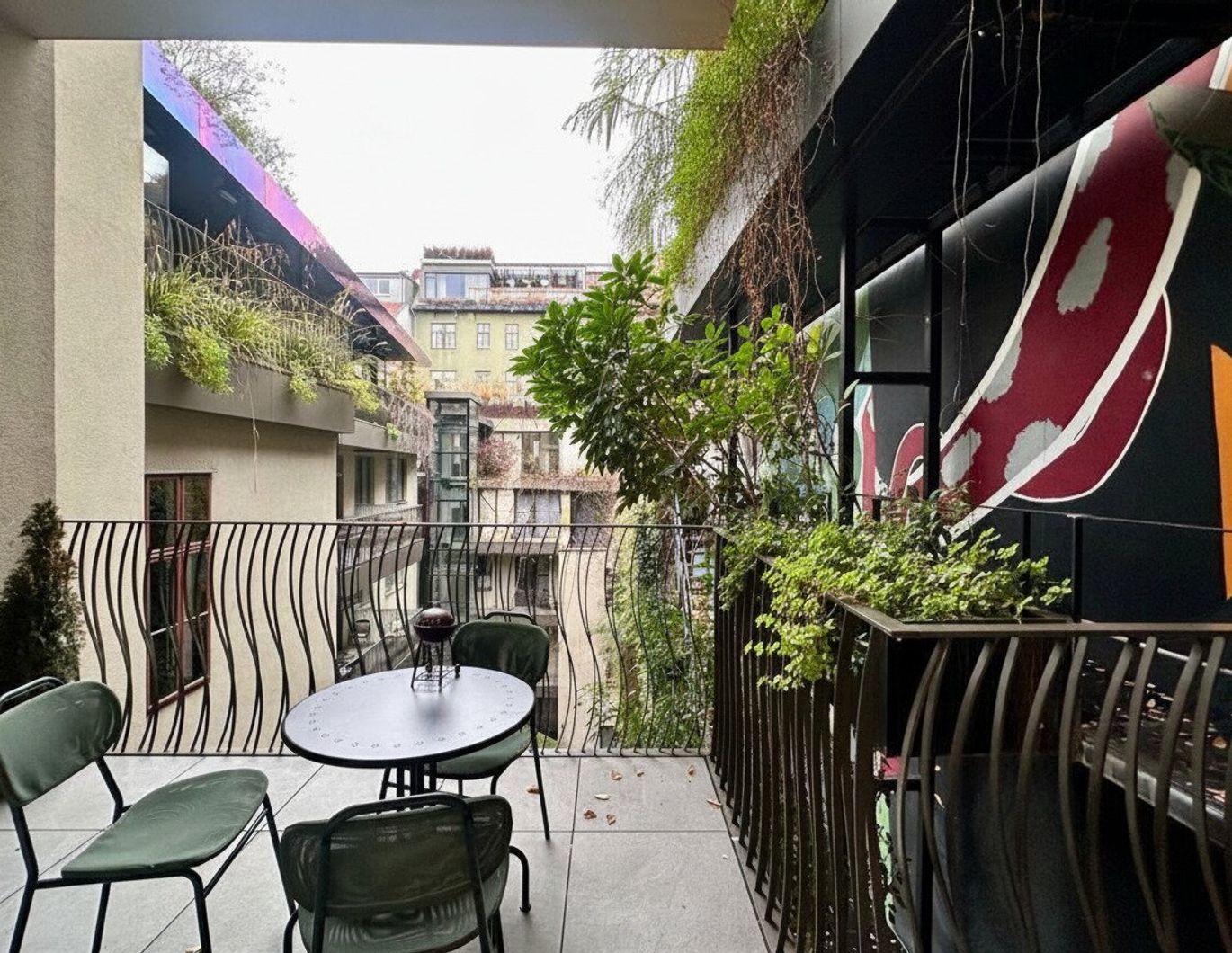 Modern revitalisiertes Altbaujuwel mit Balkon und Grünblick