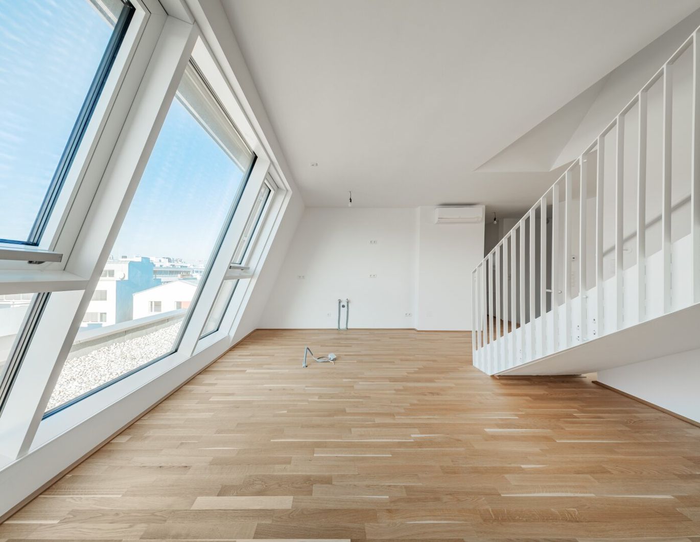 !!! EXKLUSIV !!! >> luxuriöse DG Wohnung mit eigenem Liftzugang, zwei Bäder und Dachterrasse >> TOP Anbindung