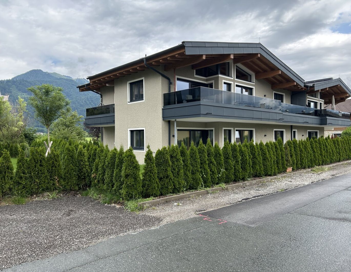 Privatsphäre & Panorama - großzügige Gartenwohnung mit zwei Terrassen in Ruhelage von Kössen