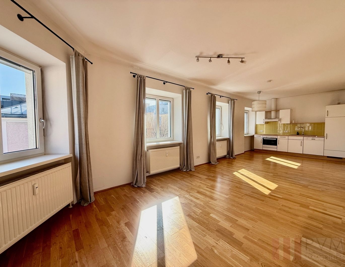 CHARMANTE  2-ZIMMER-WOHNUNG  IN ZENTRALER LAGE