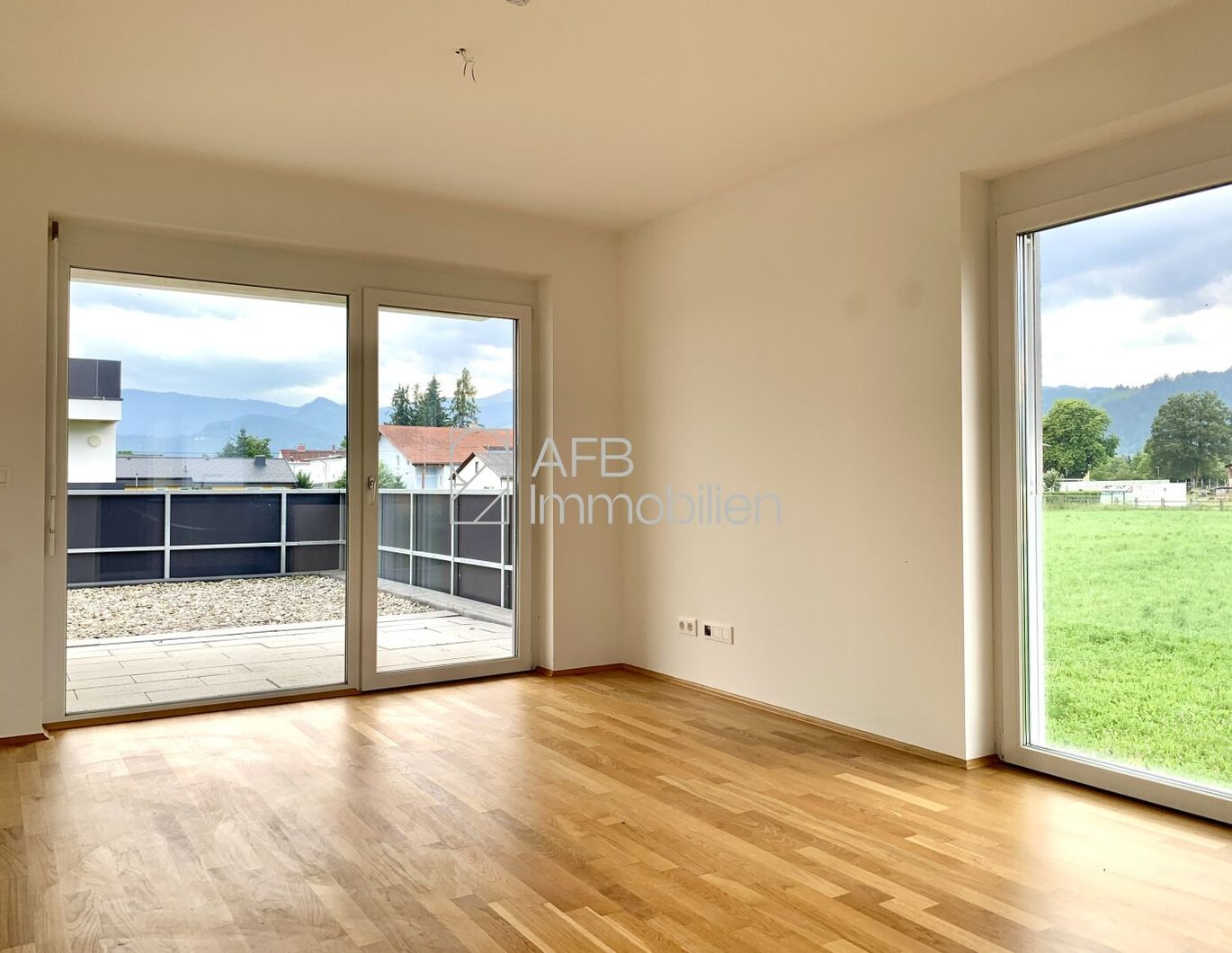 Neuwertige 3 Zimmerwohnung mit großer Terrasse Nähe Therme AQUALUX