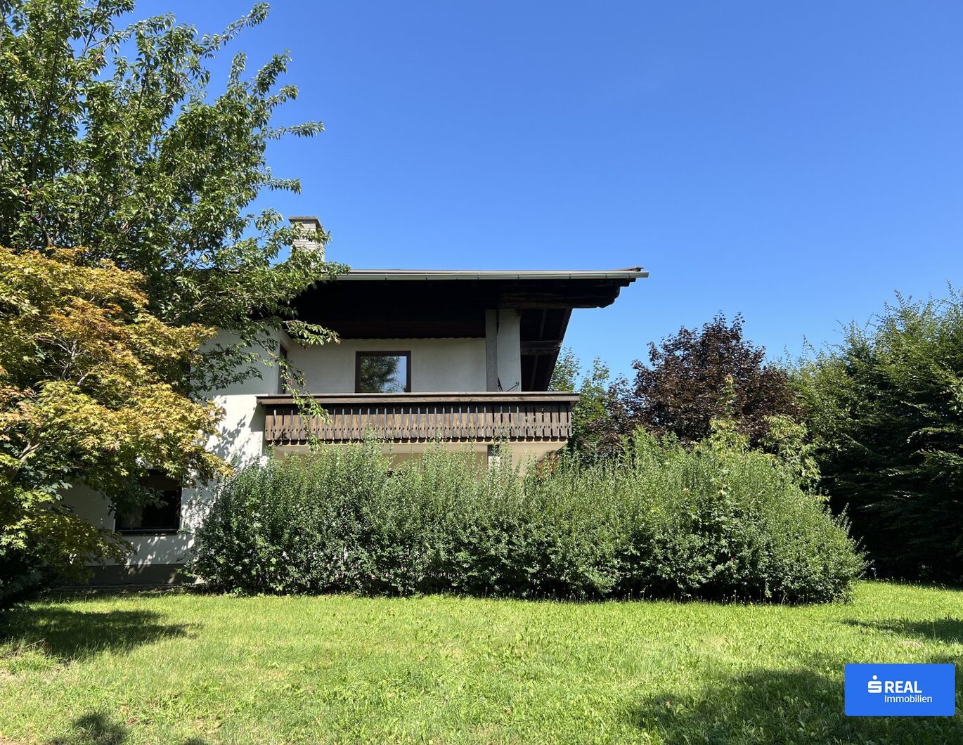 Mehrfamilienhaus mit großem Grundstück in See-Nähe