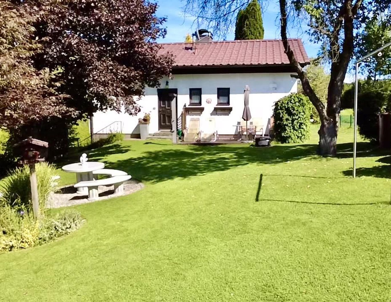 Liebevolles Zuhause mit Gartenidylle und Natur pur.