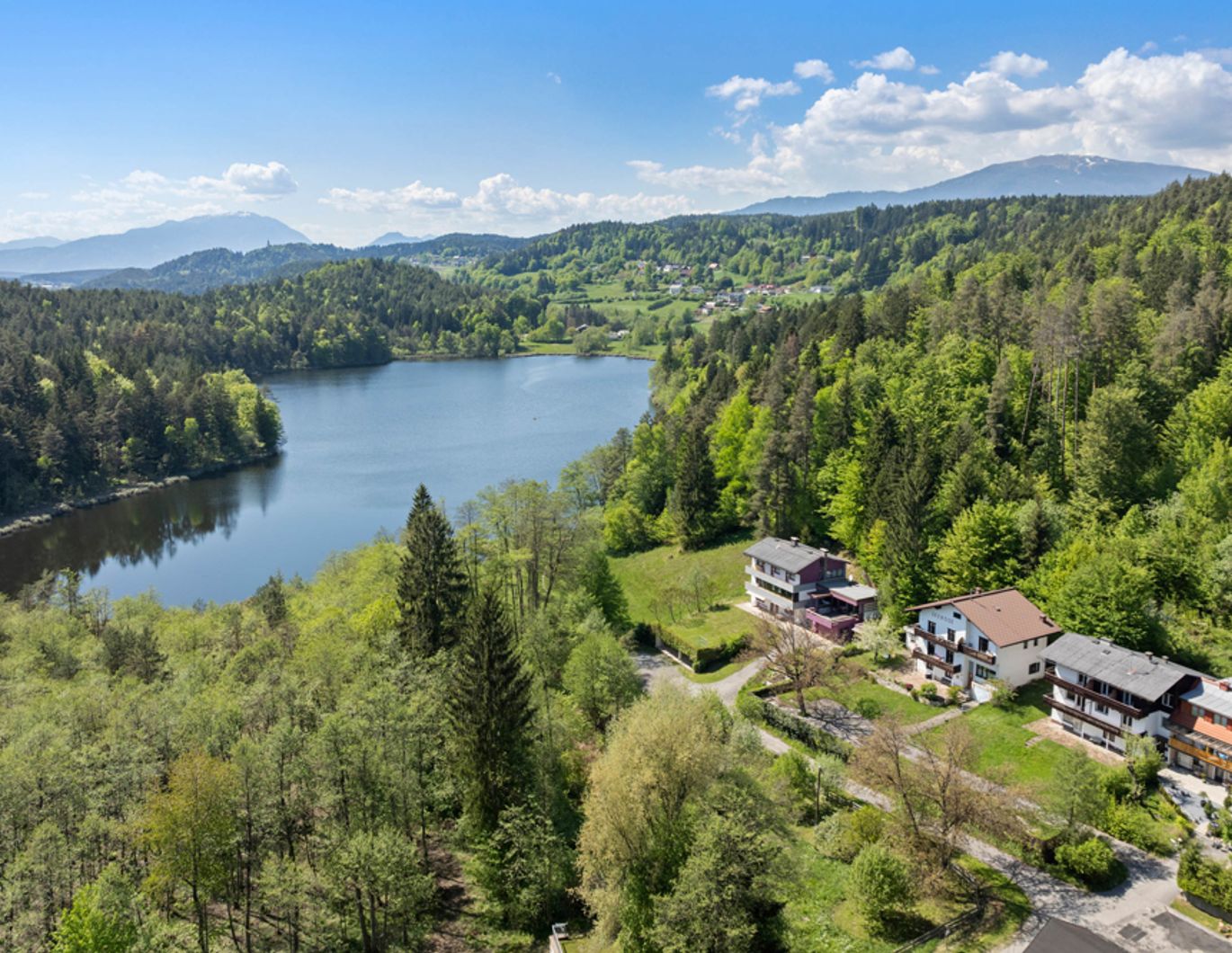 Saissersee: Appartementhaus in absoluter Seenähe