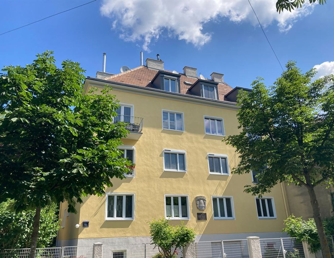 1130 Wien/Althietzing: Schöne Wohnung mit Balkon in bester Hietzinger Lage - ruhig und hell - Blick ins Grüne