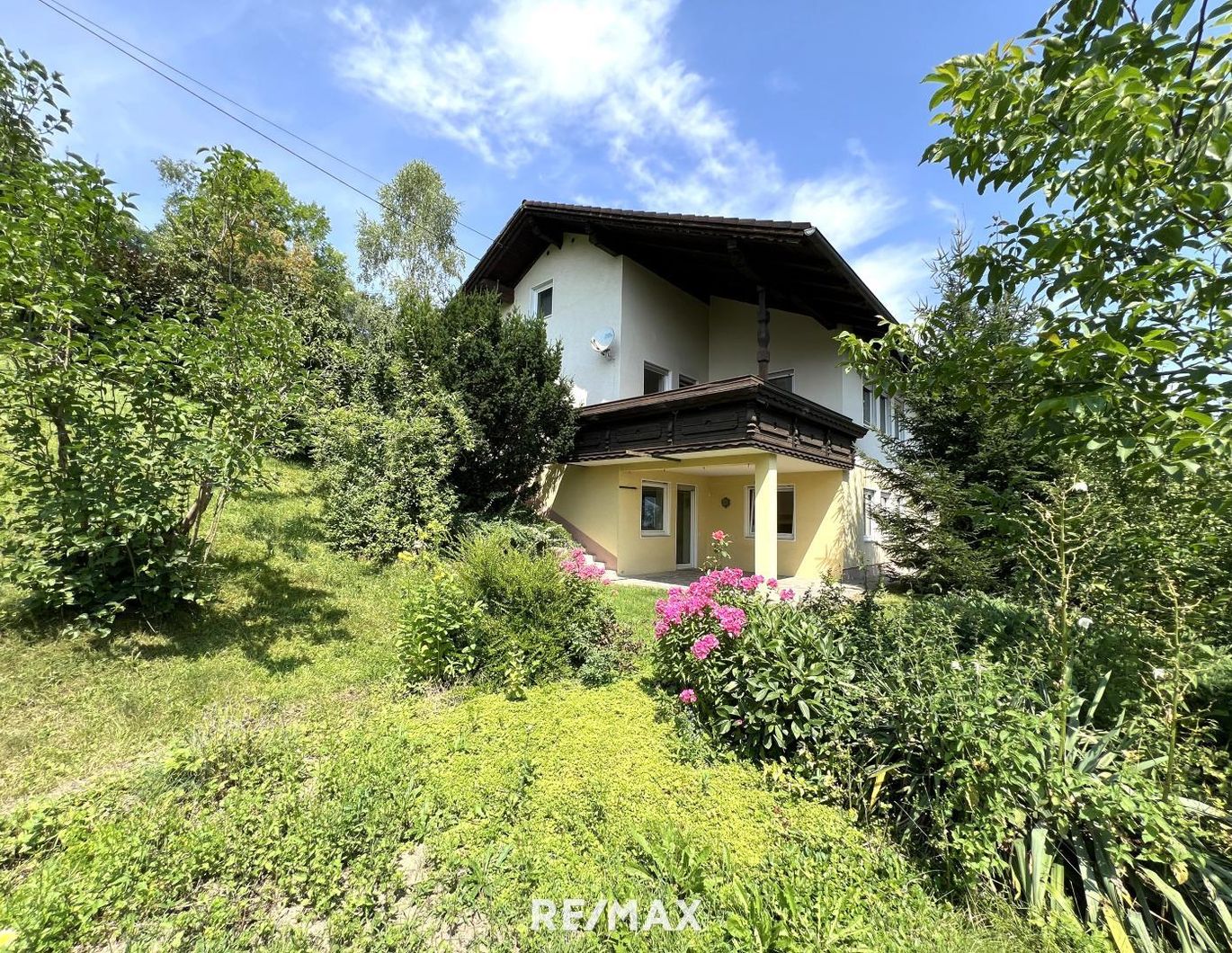 Vielseitiges Haus mit großzügigem Platzangebot, zwei Terrassen und schönem Garten