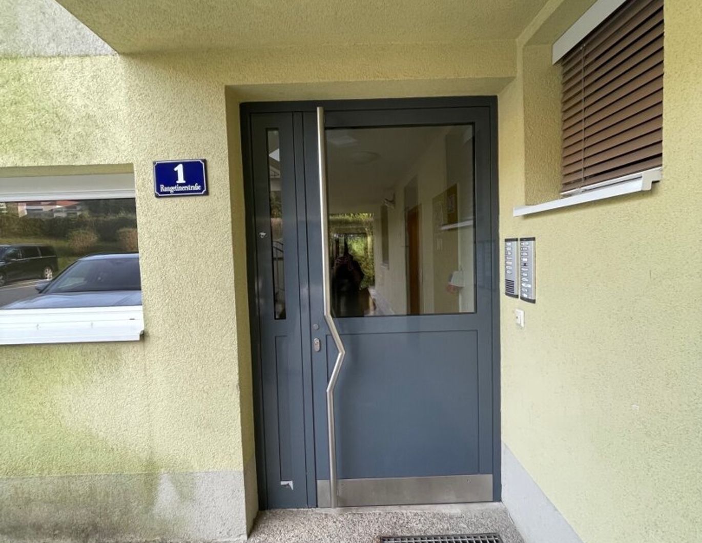 MIETE! Helle 2 Zimmerwohnung im Erdgeschoss Grünfläche, inkl. Einbau - Küche , Barrierefrei ideal für Alt und Jung, Bad, WC, Küche Neu