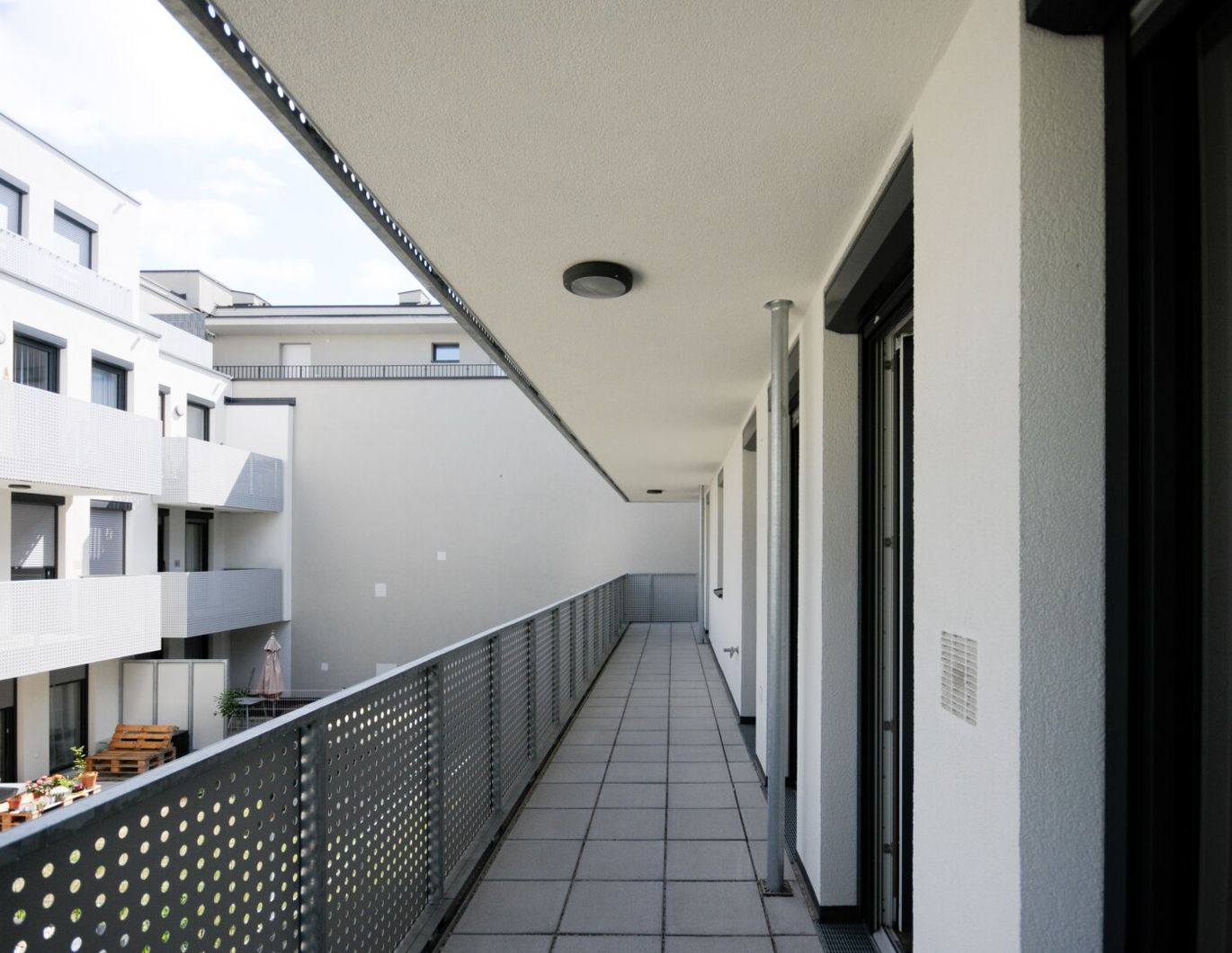 ERSTBEZUG: TOLLE 2-ZIMMER-WOHNUNG MIT BALKON