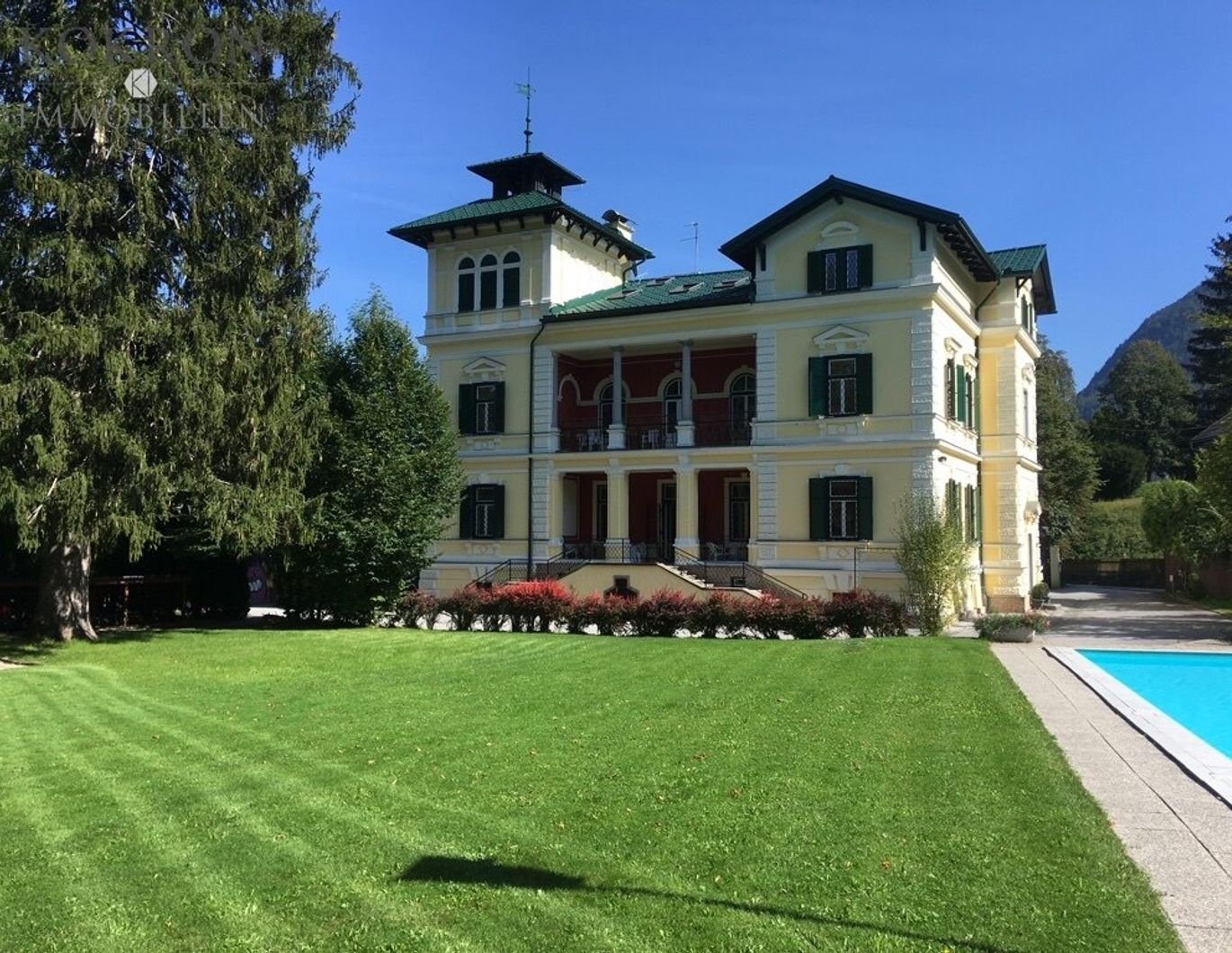 IM KAISERLICHEN STIL: SCHLOSSARTIGE VILLA IM SALZKAMMERGUT