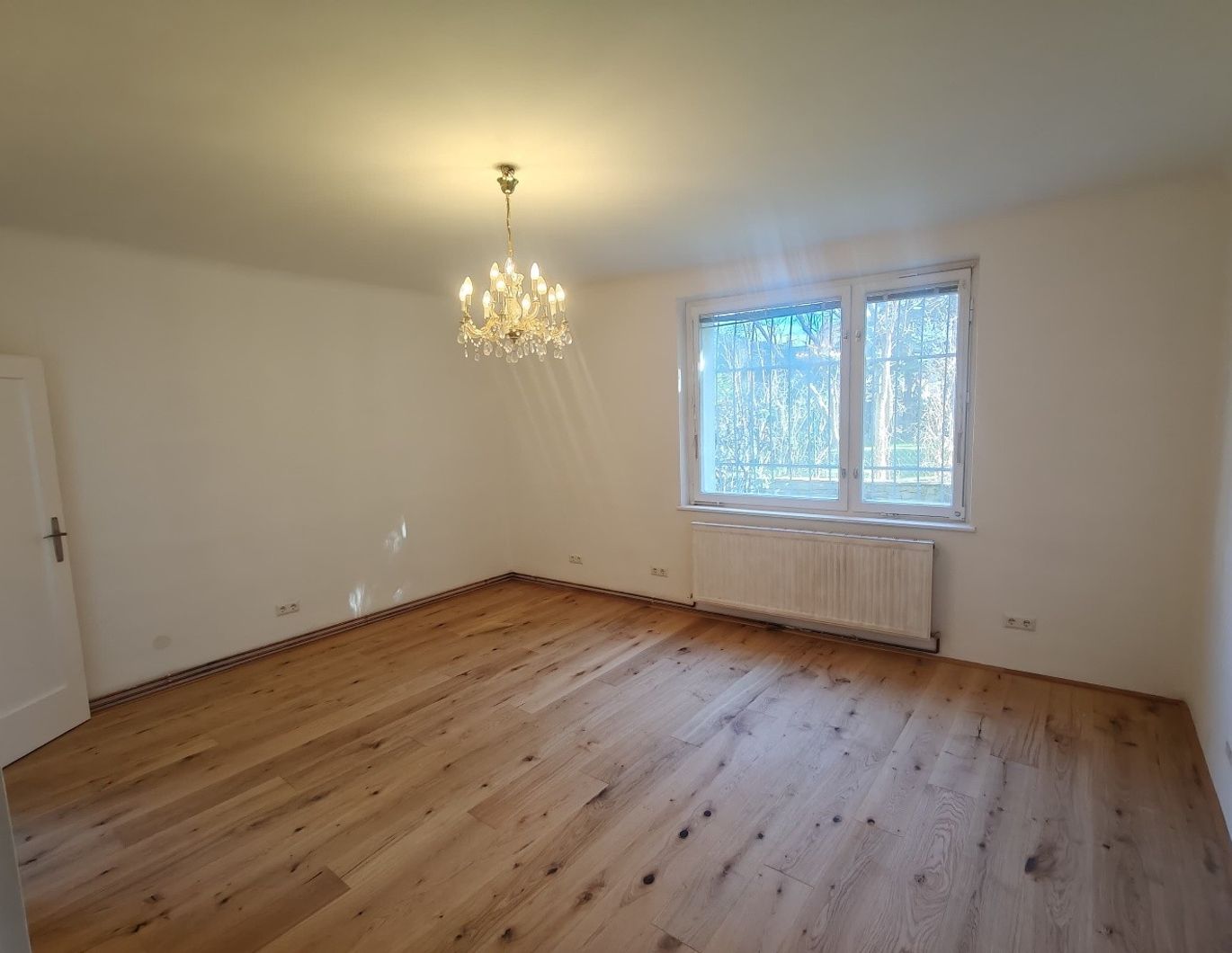 Ruhig gelegene Garçonnière mit Gartenblick