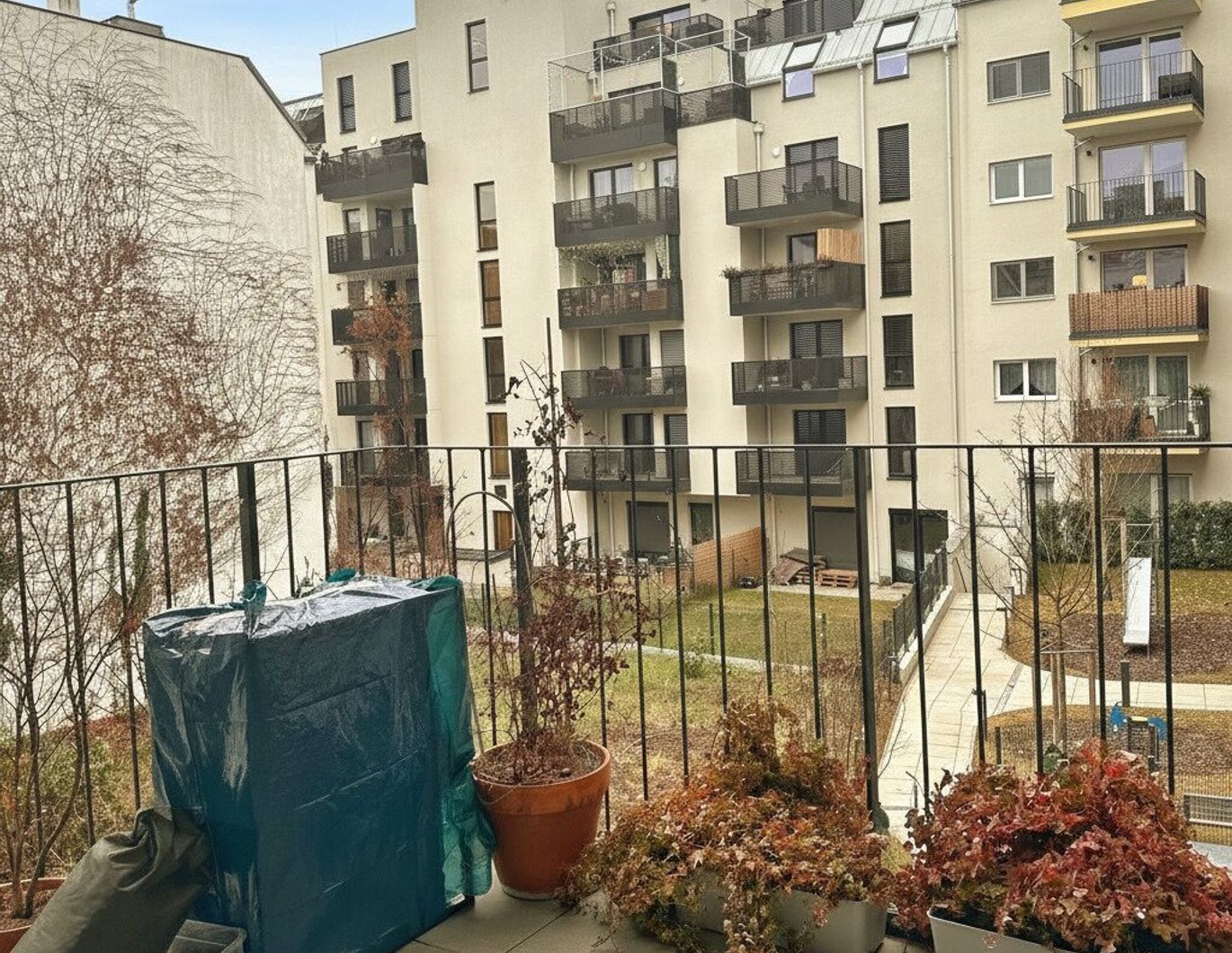 Charmante 2-Zimmer-Wohnung mit ruhigem Innenhof-Balkon nahe U3 Kendlerstraße