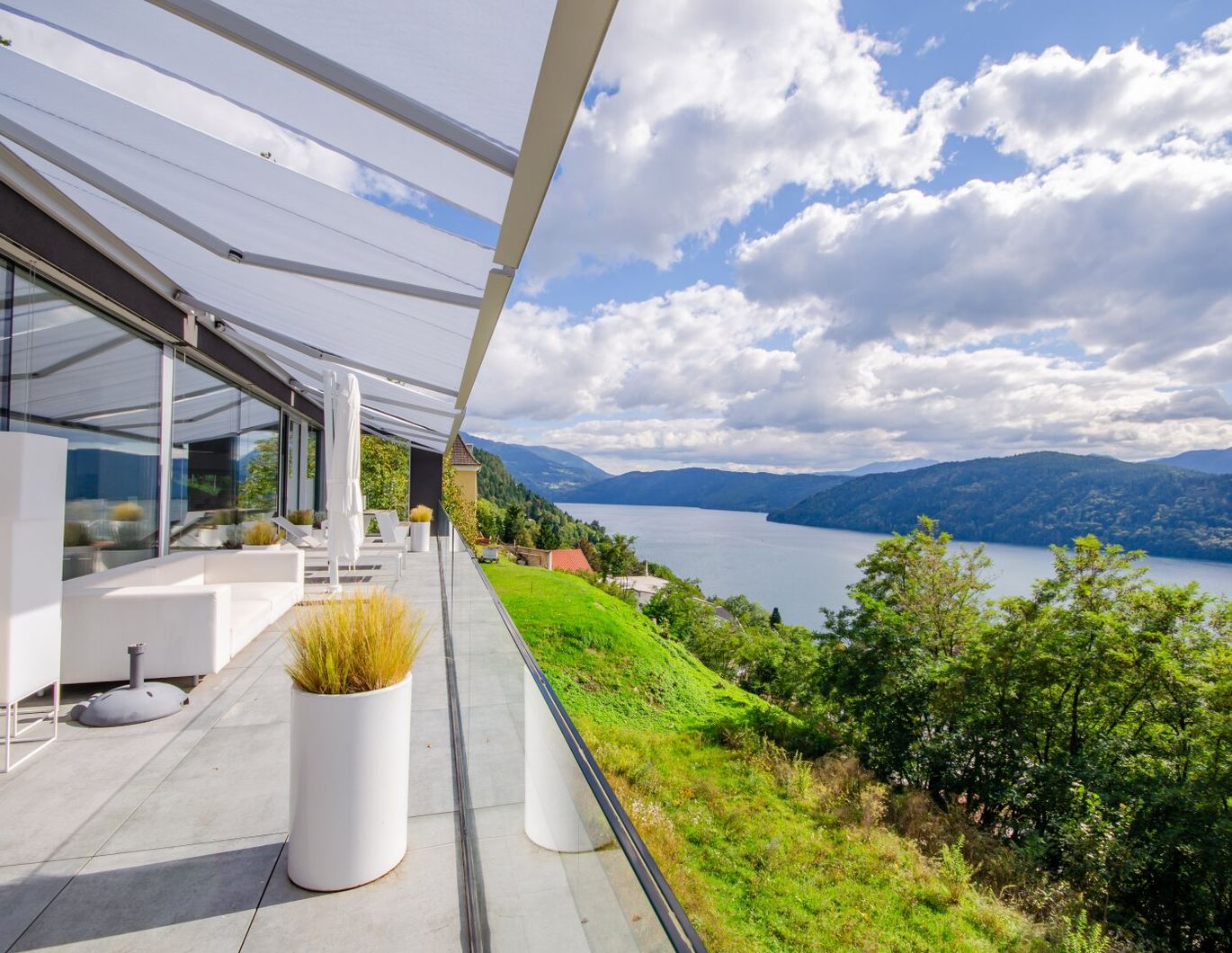 ARCHITEKTUR TRIFFT EMOTION - IHR MODERNES REFUGIUM ÜBER DEM MILLSTÄTTER SEE!