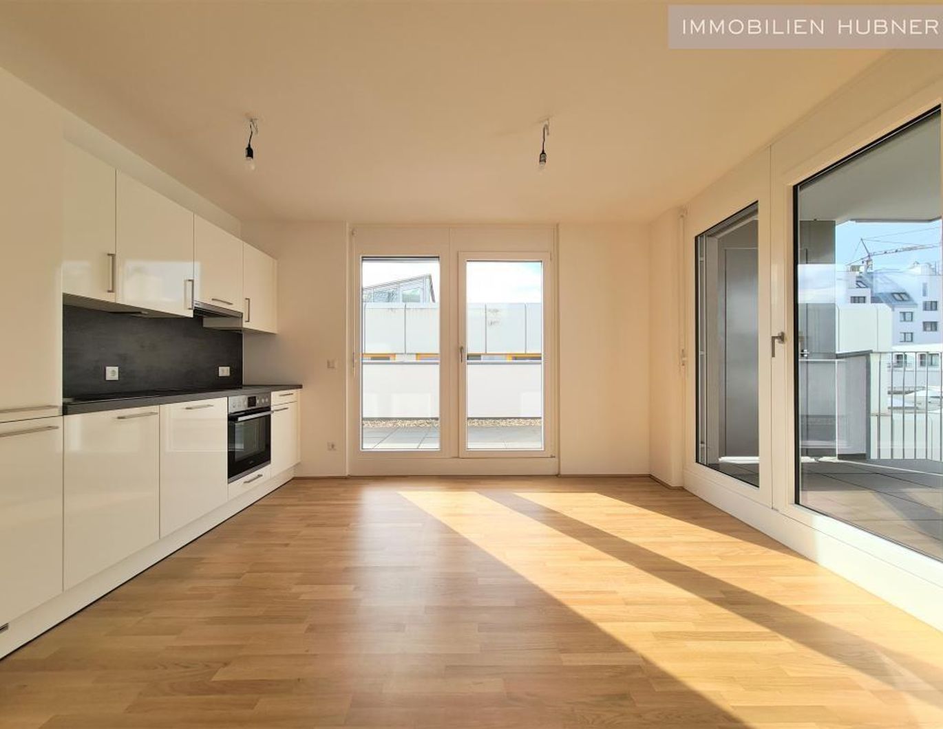 MEGA TERRASSE - Sonnig und Top-Ausstattung!!!