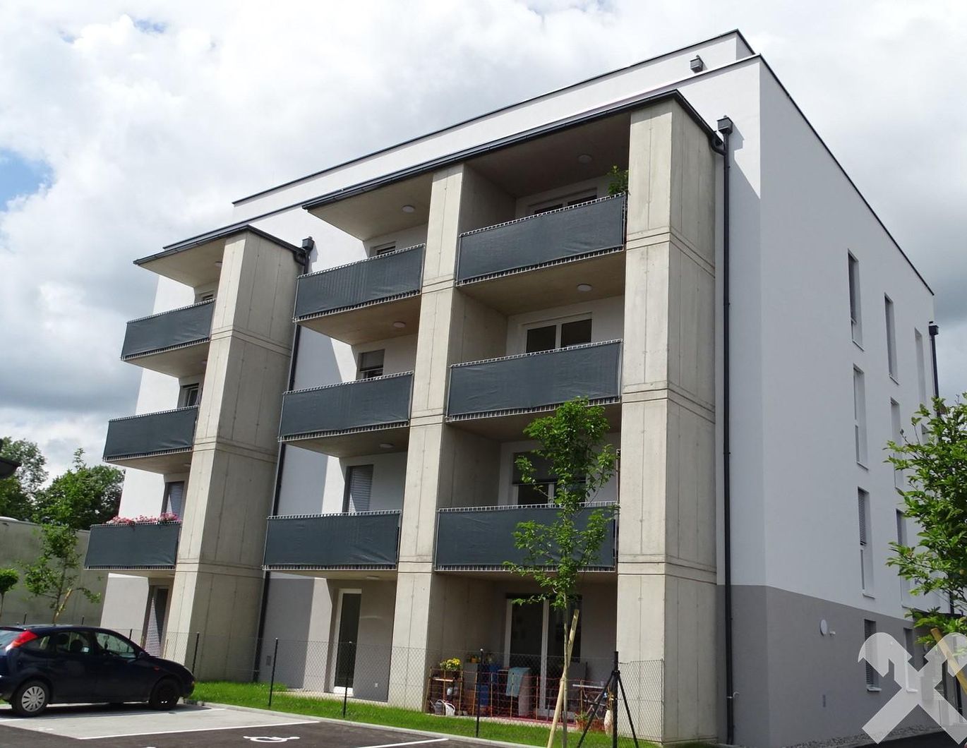 Vermietete 2-Zi-Wohnung mit Schrankraum und großem Balkon im 1. OG