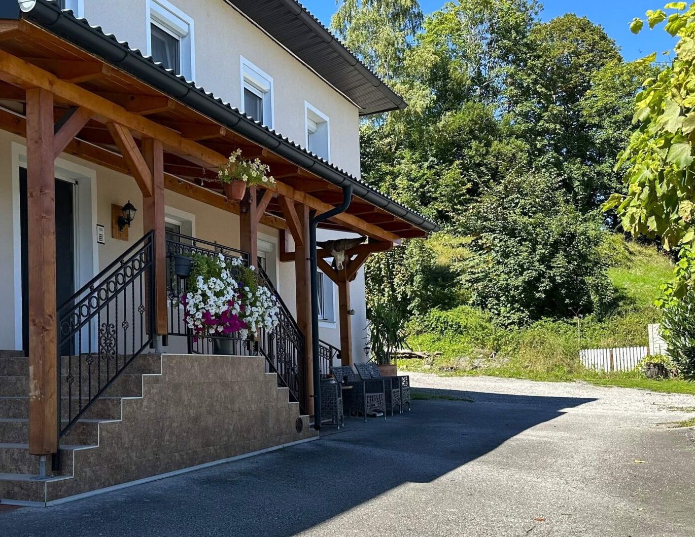 Großes Haus mit vielseitigem Potenzial - hier wohnen, ankommen und Freiraum gestalten